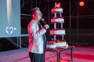 2017年9月7日 在曹妃甸举行了庞总生日party--暨“梦想·花开”个人演唱会
